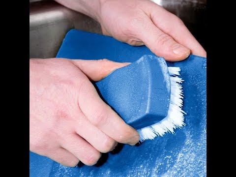 How to Clean and Sanitise Cutting Boards Correctly in the Kitchen